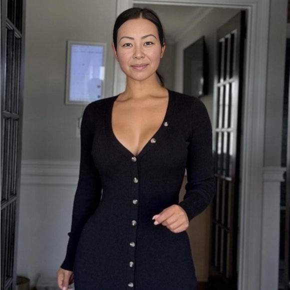 Elegant Black Button-Down Dress - Picture 1 of 5